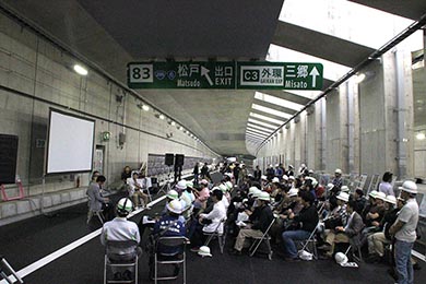 「大人の社会科見学」で知られる小島健一氏、公共事業土木の技術に詳しいツタワルドボク代表の片山英資氏、「俺の外環」イラストを描いた開田裕治氏らが、外環と土木の魅力を伝えるトークイベントも実施