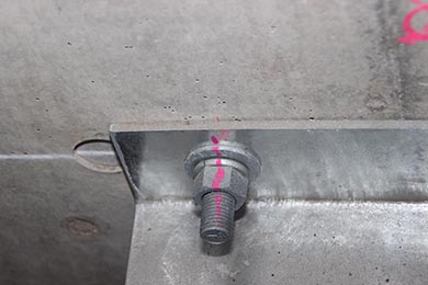 ボルトには緩みチェックのためのマーカーが