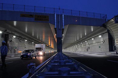 外環外回りは、ここから終点までずっと地下を走る