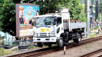 軌陸車が近づいてきた