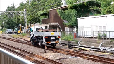 軌陸車が走りさる