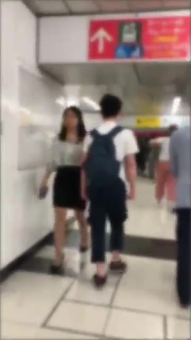 わざとぶつかる人 タックル JR新宿駅