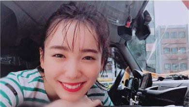 飯豊まりえ Seventeen 卒業 モデル ファッション