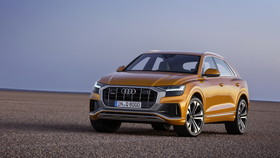 アウディ Audi Q8