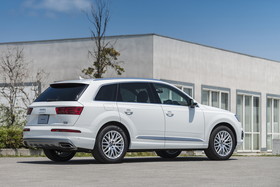 アウディ Audi Q7