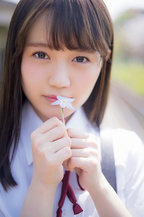 尾崎由香 週刊ビッグコミックスピリッツ 28号 サーバル けものフレンズ 制服 グラビア