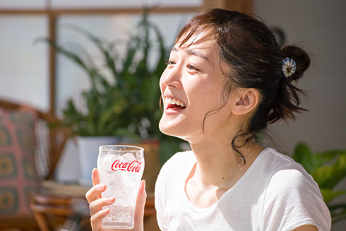 綾瀬はるか コカ・コーラ クリア CM 透明人間 夏 扇風機