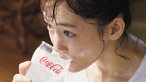 綾瀬はるか コカ・コーラ クリア CM 透明人間 夏 扇風機