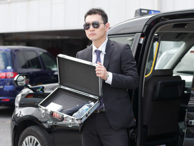 備品を販売するSP