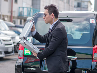 アタッシェケースで防弾するSP