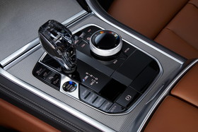 BMW 8シリーズ Bowers & Wilkins xDrive 