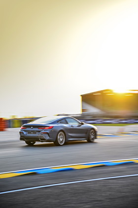 BMW 8シリーズ Bowers & Wilkins xDrive 