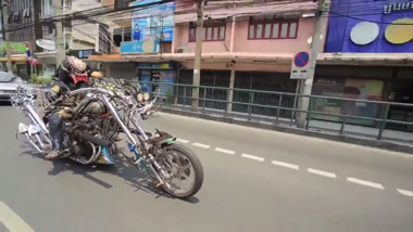 ゼノモーフ エイリアン プレデター バイク タイ王国