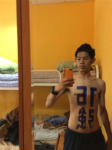 セネガル戦、ゴール裏のジャンピングヘッド動画が世界中に拡散　カカロニ・菅谷「反射的に『オッケェ！』と叫んでヘディングした」