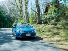 カローラ スポーツ