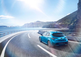 カローラ スポーツ