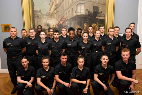 幼児を助けた"スパイダーマン"がパリ消防隊に入隊　名実ともにヒーローとなる