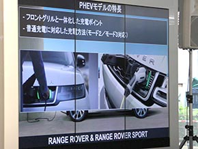 充電プラグはフロントに。グリルと一体化したデザイン