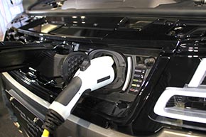 充電状況を色で識別できるインジケータを搭載