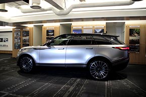 RANGE ROVER VELAR 左側面