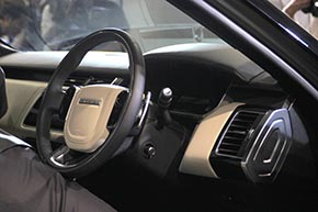 RANGE ROVER VELAR 運転席