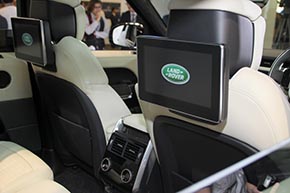 RANGE ROVER VELAR 後席用モニターも用意