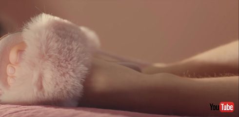 ツルツル肌を剃るカミソリ広告はおかしい！　Billieがリアルなムダ毛処理CM公開