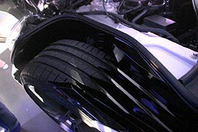 タイヤとカーリキューパーツ