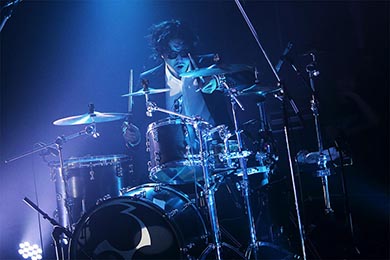 アストンマーティン Aston Martin DBS Superleggera 007 ボンドカー 金子ノブアキ