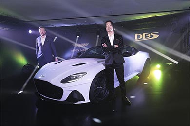 アストンマーティン Aston Martin DBS Superleggera 007 ボンドカー 金子ノブアキ