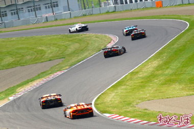 ランボルギーニ スーパートロフェオ モータースポーツ 鈴鹿サーキット