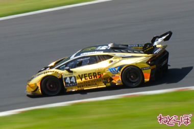 ランボルギーニ スーパートロフェオ モータースポーツ 鈴鹿サーキット