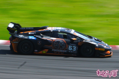 ランボルギーニ スーパートロフェオ モータースポーツ 鈴鹿サーキット