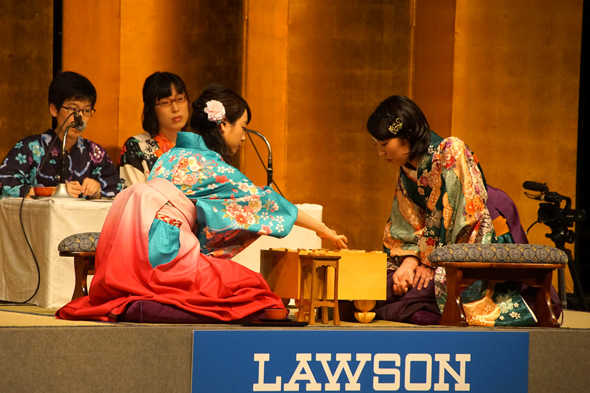 女流棋士の知と美