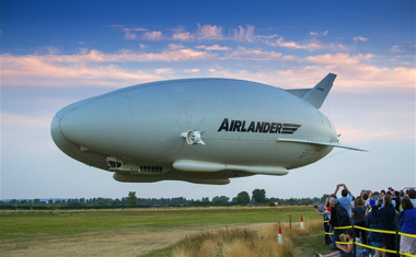 AIRLANDER10 飛行船 客室 インテリア