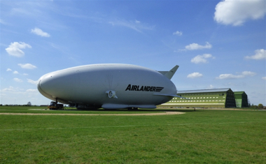 AIRLANDER10 飛行船 客室 インテリア