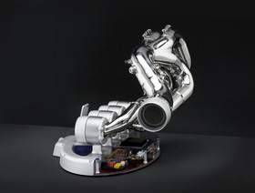 カッコイイ エキゾーストパイプ iPhoneスタンド