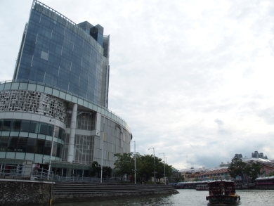 かわいい小船 作業船 タグボート 軍艦 プーケットの電線