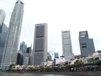 かわいい小船 作業船 タグボート 軍艦 プーケットの電線