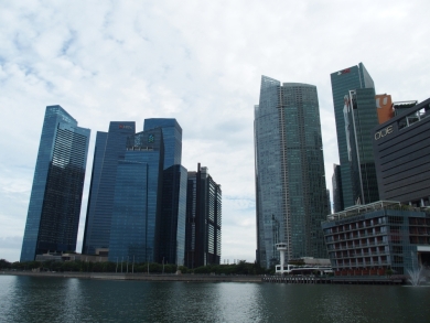 かわいい小船 作業船 タグボート 軍艦 プーケットの電線