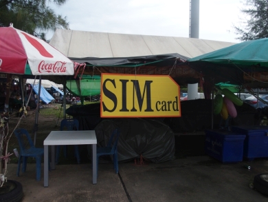 かわいい小船 作業船 タグボート 軍艦 プーケットの電線