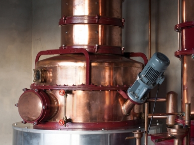 かわいい小船 作業船 タグボート 軍艦 プーケットの電線