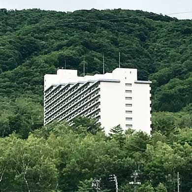 平面 立体 錯視 苗場 エッシャー マンション 写真