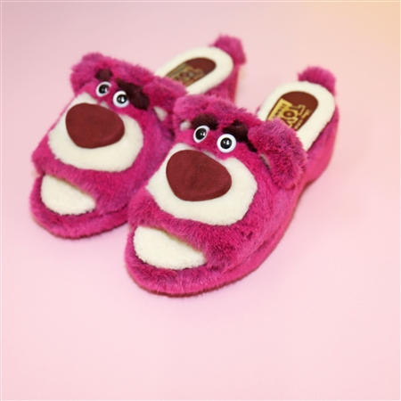 ウッディとバズがそのまま靴になったよ！　「トイ・ストーリー」キャラをあしらった靴シリーズが登場