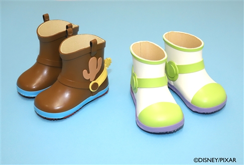 ウッディとバズがそのまま靴になったよ！　「トイ・ストーリー」キャラをあしらった靴シリーズが登場
