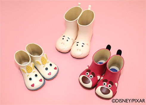ウッディとバズがそのまま靴になったよ！　「トイ・ストーリー」キャラをあしらった靴シリーズが登場
