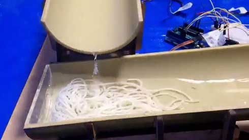 そうめん ずっと流し続ける 装置 永久 流しそうめん てらおか現象