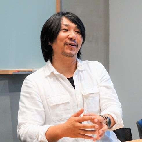 LINEマンガ　ビジネスモデル　取材　LINEコミックス　サブスクリプション　広告