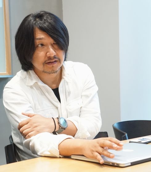 LINEマンガ　ビジネスモデル　取材　LINEコミックス　サブスクリプション　広告