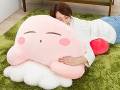 かわいいぃぃ　全長100センチの「星のカービィ」超特大ぬいぐるみが登場